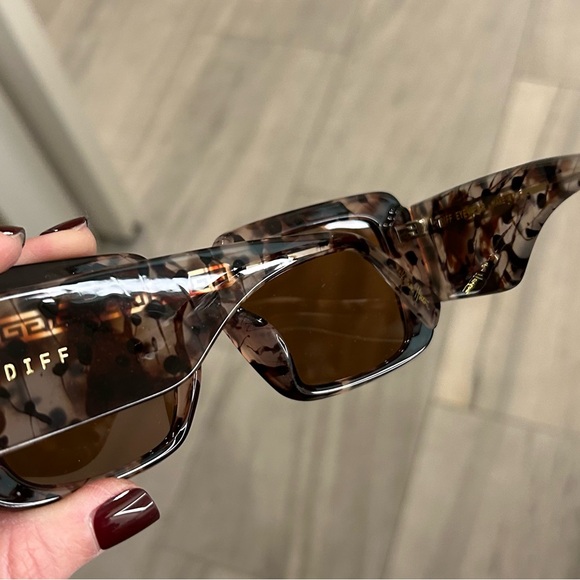 DIFF sunglasses - Picture 3 of 7